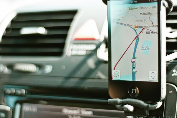 Acquired by Google for $966 million in 2013 and used by around 50 million users worldwide, Waze uses GPS and social networking to warn drivers about nearby accidents, traffic and police traps by showing a little cop icon on the map. Acquired by Google for $966 million in 2013 and used by around 50 million users worldwide, Waze uses GPS and social networking to warn drivers about nearby accidents, traffic and police traps by showing a little cop icon on the map. - Sputnik International