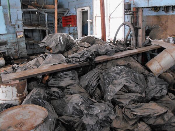 Bags full of radioactive oil filter socks, the nets that strain liquids during the oil production process, piled in an abandoned building in Noonan, N.D. North Dakota Bags full of radioactive oil filter socks, the nets that strain liquids during the oil production process, piled in an abandoned building in Noonan, N.D. North Dakota - Sputnik International