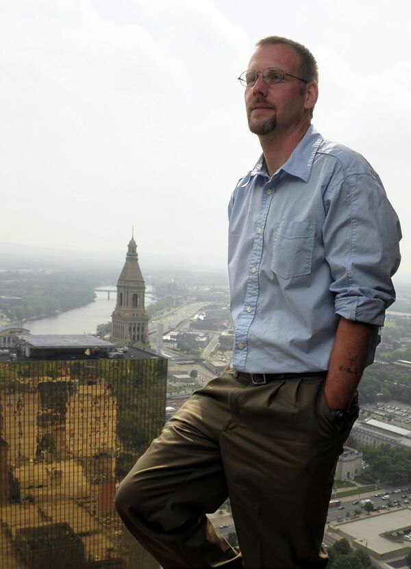 Kenneth Ricky Ireland poses in Hartford, Conn., Thursday, Aug. 20, 2009. Murder and rape charges were dropped against Ireland who spent two decades in prison before DNA testing showed he could not have committed the crimes. - Sputnik International