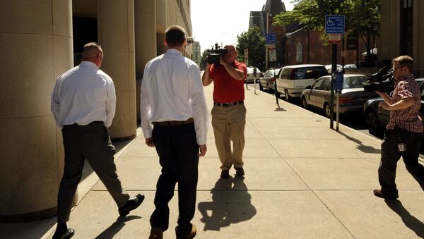 Kenneth Ireland, right, leaves Superior Court in New Haven, Conn.., Wednesday, Aug. 19, 2009 after all charges were dropped against him in connection with the rape and murder of Barbara Pelkey in 1986. - Sputnik International