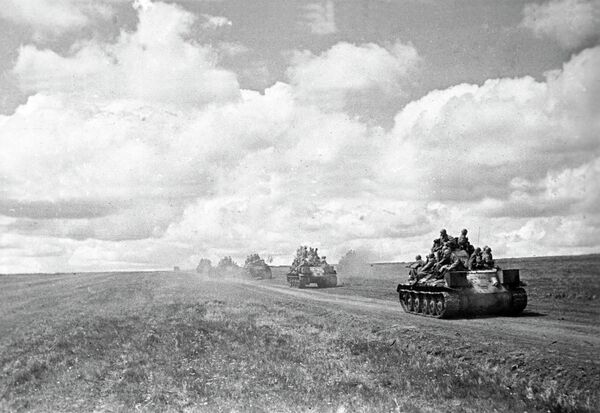 Battle of Kursk, Voronezh Front. July 1943. Tanks advancing toward front line. - Sputnik International