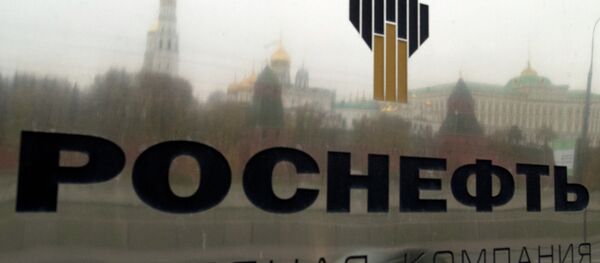 A sign at the entrance to the Rosneft oil and gas company building in the Sofia Embankment in Moscow - Sputnik International