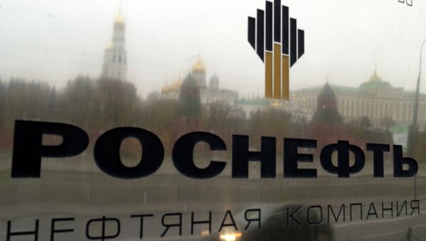 A sign at the entrance to the Rosneft oil and gas company building in the Sofia Embankment in Moscow - Sputnik International