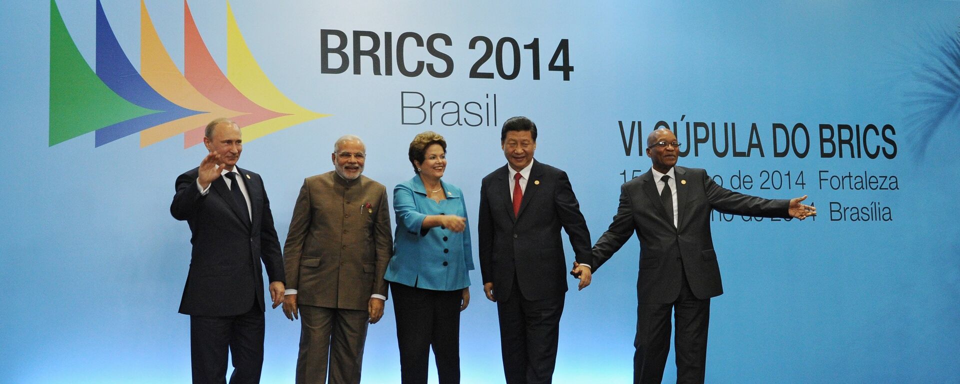 On July 15, 2014, BRICS leaders -- Russian President Vladimir Putin, Indian Prime Minister Narendra Modi, Brazilian President Dilma Rousseff, Chinese President Xi Jinping and South African President Jacob Zuma (from left to right) -- pose for a group photo in the Congress Center in Fortaleza. - Sputnik International, 1920, 26.05.2015