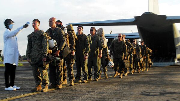 U.S. Marines stand in line to have their temperature checked as the exit the KC-130 - Sputnik International