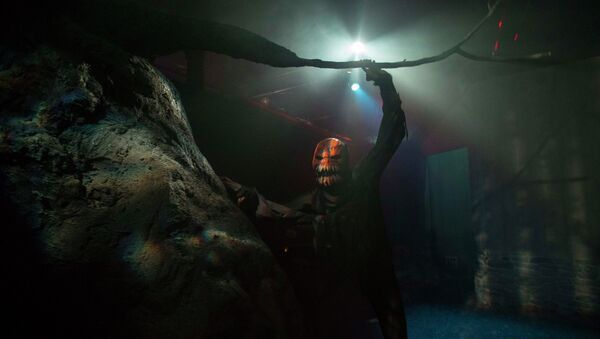 An actor is seen inside the Legend of Sleepy Hollow room at Nightmare: New York, a haunted house for adults, in New York October 22, 2014. With Hollywood-grade stagecraft and professional actors, haunted houses are in increasingly high demand - Sputnik International