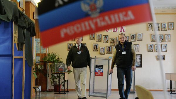Members of an election commission in school No.1 of Donetsk. - Sputnik International