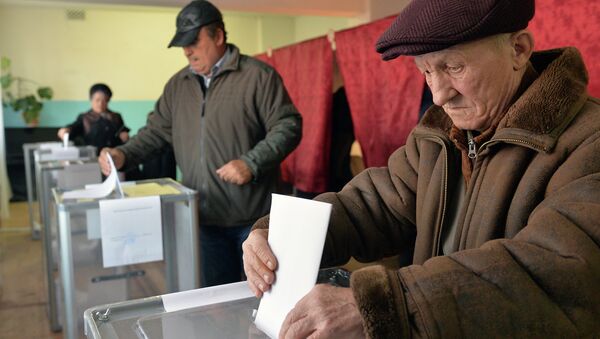 Donetsk residents participate in elections of the head of DNR and deputies of National Council of the republic on November 2, 2014. - Sputnik International