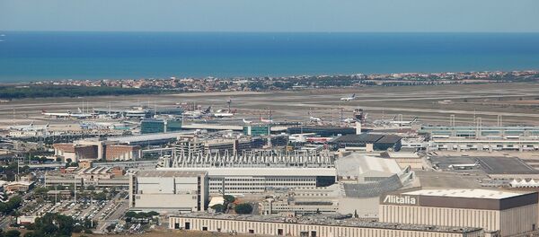 Italian national airline Alitalia's employees, responsible for loading and unloading baggage, have declared a strike opposing staff cuts, which could affect nearly 1,000 people. Italian national airline Alitalia's employees, responsible for loading and unloading baggage, have declared a strike opposing staff cuts, which could affect nearly 1,000 people. - Sputnik International