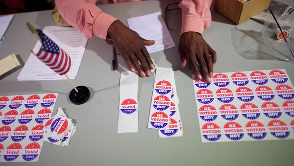 A majority inspector arranges 'I Voted Today!' stickers at registration on U.S. midterm election day morning at Holmes School Senior Center in Philadelphia, Pennsylvania, November 4, 2014 - Sputnik International