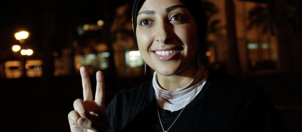 Human rights activist Maryam al-Khawaja flashes the victory sign outside a police station in Muharraq, Bahrain, Thursday, Sept. 18, 2014 Human rights activist Maryam al-Khawaja flashes the victory sign outside a police station in Muharraq, Bahrain, Thursday, Sept. 18, 2014 - Sputnik International