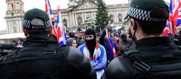 Protesters blocked the road in front of City Hall in Belfast Protesters blocked the road in front of City Hall in Belfast - Sputnik International