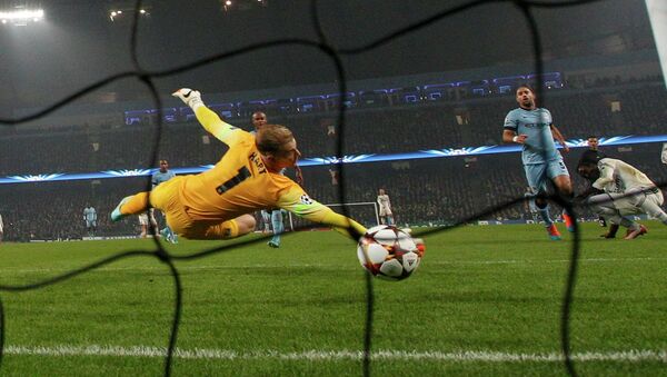 Manchester's City's goalkeeper Joe Hart (front) fails to save a goal by CSKA Moscow's Seydou Doumbia during their Champions League soccer match at the Etihad stadium in Manchester, northern England November 5, 2014 - Sputnik International