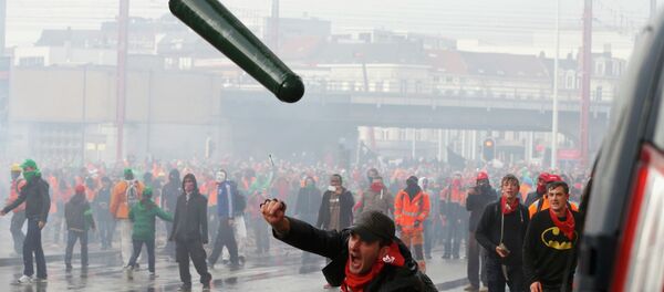 Protesters in Brussels clashed with riot police during a nationwide anti-austerity strike; around 100,000 people flooded the streets of the Belgian capital on Thursday. Protesters in Brussels clashed with riot police during a nationwide anti-austerity strike; around 100,000 people flooded the streets of the Belgian capital on Thursday. - Sputnik International