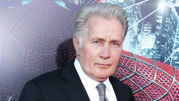 Amnesty International and Hollywood actor Martin Sheen are set to join forces to hold the Union Carbide chemical company accountable for Bhopal incident - Sputnik International