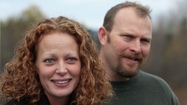Nurse Kaci Hickox joined by her boyfriend Ted Wilbur speak with the media outside of their home in Fort Kent, Maine - Sputnik International
