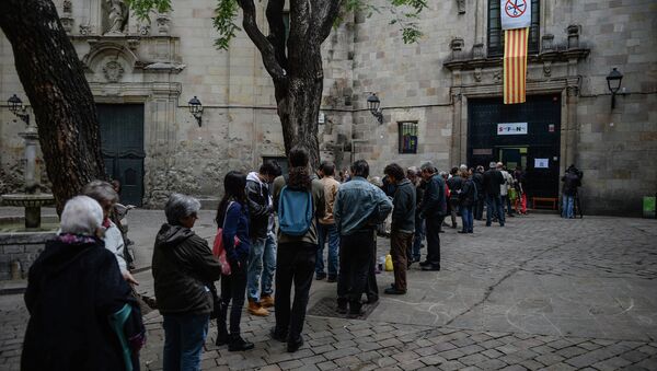 Barcelona citizens are taking part in an informal referendum on Catalonia's status. - Sputnik International