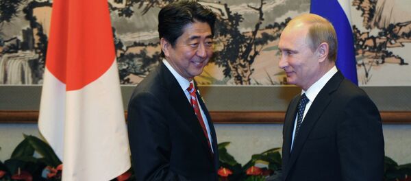 Russian President Putin and Japanese Prime Minister Abe also discussed a peace agreement and the crisis in Ukraine. Russian President Putin and Japanese Prime Minister Abe also discussed a peace agreement and the crisis in Ukraine. - Sputnik International
