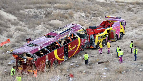 Emergency services attend to the scene of a bus crash in Ciez, near Murcia - Sputnik International