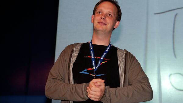 Peter Sunde, the former spokesperson and co-founder of file-sharing site The Pirate Bay, has been released from prison in Sweden after serving five months of his one-year sentence, as stated by the IBTimes. - Sputnik International
