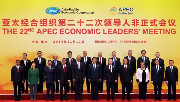 Leaders pose for a group photo at the Asia-Pacific Economic Cooperation (APEC) summit at the International Convention Center in Yanqi Lake, Beijing, on Tuesday, Nov. 11, 2014 - Sputnik International