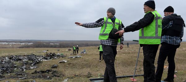 Dutch experts and OSCE representatives work at Malaysia Airlines Flight MH17 crash site. The airliner crashed en route from Amsterdam to Kuala Lumpur Dutch experts and OSCE representatives work at Malaysia Airlines Flight MH17 crash site. The airliner crashed en route from Amsterdam to Kuala Lumpur - Sputnik International