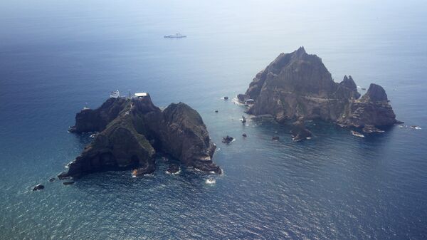 Islands called Dokdo in Korea and Takeshima in Japan are seen Friday, Aug. 10, 2012 - Sputnik International
