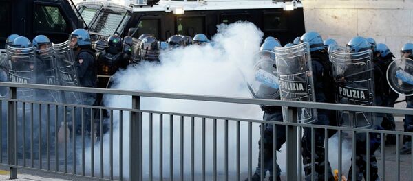 Archive photo. Police officers hold their shields to protect themselves from firecrackers thrown by demonstrators during a protest in Rome, Saturday, Oct. 19, 2013 Archive photo. Police officers hold their shields to protect themselves from firecrackers thrown by demonstrators during a protest in Rome, Saturday, Oct. 19, 2013 - Sputnik International
