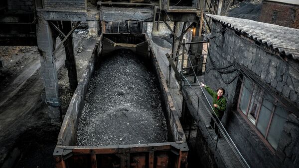 Loading coal at the Chelyuskintsev mine in Donetsk - Sputnik International