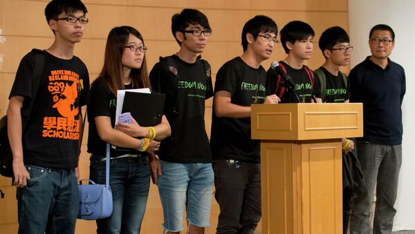 Student leader Alex Chow, center, speaks along with other leaders, during a news conference - Sputnik International