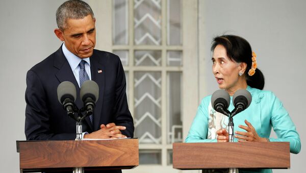 President Barack Obama and Myanmar opposition leader Aung San Suu Kyi met Friday at her home in Yangon to discuss the country's efforts toward democratization. - Sputnik International