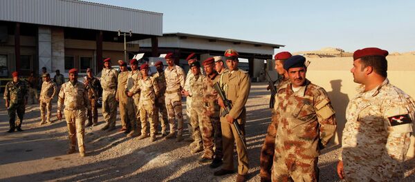 Iraqi security forces keep watch during a tribal conference, regarding the Islamic State, at the Ain al-Assad military base in the Anbar province, November 11, 2014 - Sputnik International