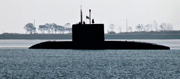 Diesel submarine of the Varshavyanka class before diving underwater during exercises of the Pacific Fleet in Patroclus Bay near Vladivostok - Sputnik International