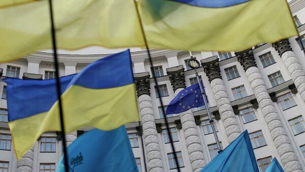 Ukrainian national flags, flags of Ukrainian trade unions and EU flag are seen during a mass rally in front of the Ukrainian cabinet of ministers building in Kiev October 15, 2014. - Sputnik International