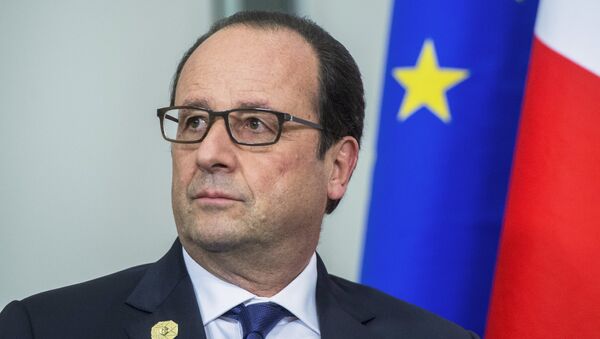 French President Hollande said Sunday that he would take the decision on Mistral-class ship deliveries to Russia based on the interests of France. - Sputnik International