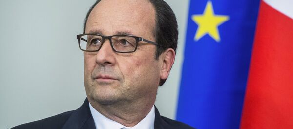 French President Hollande said Sunday that he would take the decision on Mistral-class ship deliveries to Russia based on the interests of France. - Sputnik International