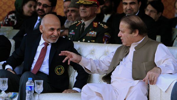 Afghan President Ashraf Ghani (L) talks with Pakistani Prime Minister Nawaz Sharif while watching a cricket match between their countries, in Islamabad November 15, 2014. - Sputnik International