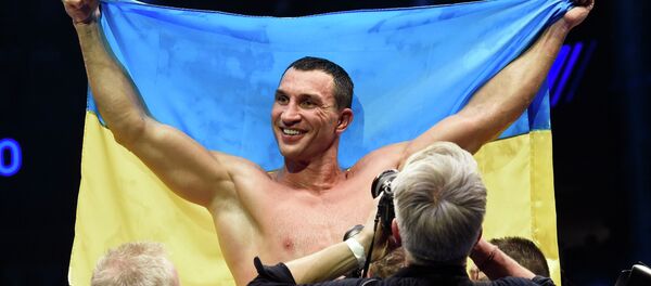 Ukrainian boxer Wladimir Klitschko knocked out Kubrat Pulev in the fifth round and retained his IBF heavyweight title in Hamburg. - Sputnik International