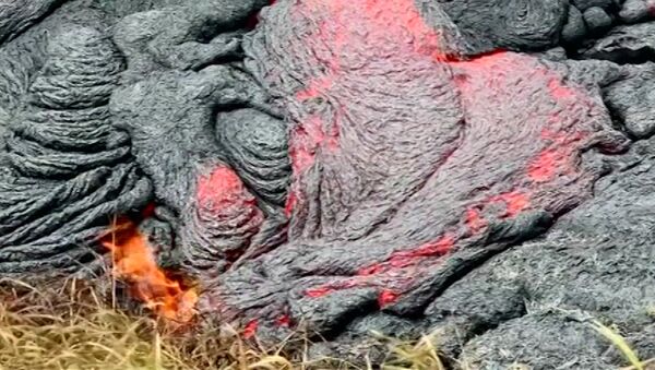 Fiery Lava From Kilauea Volcano in Hawaii Was Bubbling and Creeping Towards the Town of Pahoa - Sputnik International