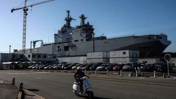 Vladivostok amphibious assault ship of the French Mistral class in the docks of SNX France - Sputnik International