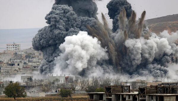 Smoke rises from the Syrian city of Kobani - Sputnik International