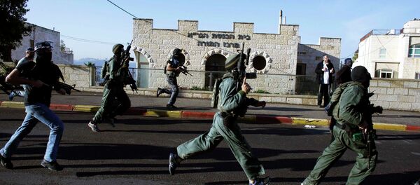 Israeli security personnel run next to a synagogue, where a suspected Palestinian attack took place. Israeli security personnel run next to a synagogue, where a suspected Palestinian attack took place. - Sputnik International