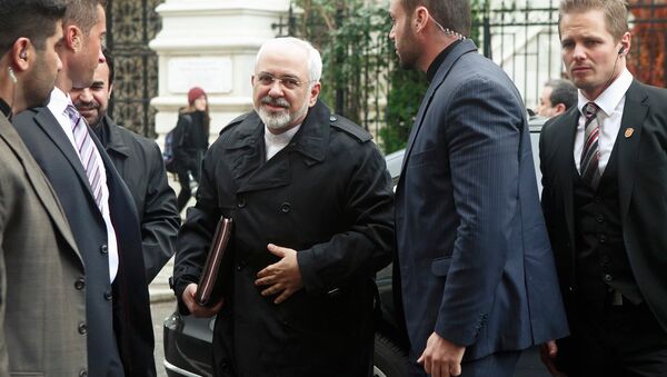 Iranian Foreign Minister Mohammad Javad Zarif arrives at the Iranian embassy for lunch with former European Union foreign policy chief Catherine Ashton in Vienna November 18, 2014. - Sputnik International