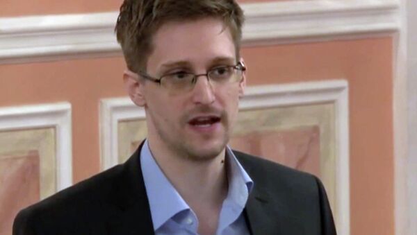 Former NSA contractor Edward Snowden - Sputnik International