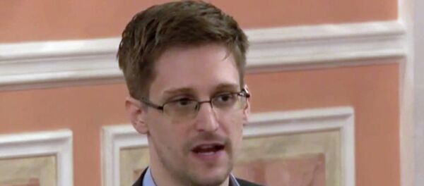 Former NSA contractor Edward Snowden Former NSA contractor Edward Snowden - Sputnik International