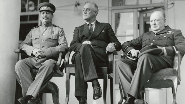 Josef Stalin, Franklin Roosevelt, and Winston Churchill at the WW2 Teheran Conference - Sputnik International