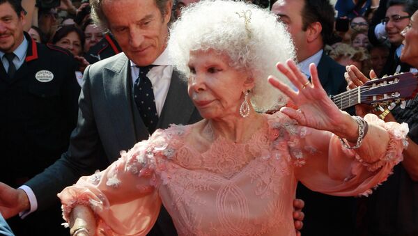 Spain's Duchess of Alba has died at the age of 88. Photo: The Duchess dancing the flamenco alongside husband Alfonso Diez following their marriage in Seville, 2011. - Sputnik International