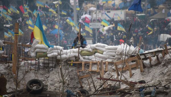 European integration activists built up barricades and put wardens at the Independence Square in Kiev, Ukraine - Sputnik International