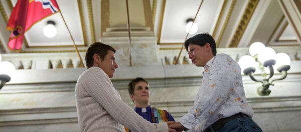 Heterosexuals are much less supportive of public displays of affection for same-sex couples than they are for heterosexuals. - Sputnik International