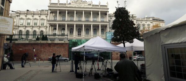 Journalists are waiting in front of Palais Coburg where closed-door nuclear talks with Iran take place in Vienna, Austria, Thursday, Nov. 20, 2014 - Sputnik International